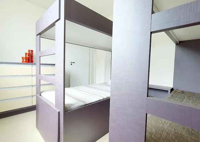 Residencial Renata - Apartamento na Praia de Palmas - 3 dormitórios a 300m da Praia