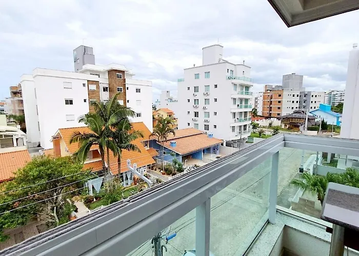 Residencial Renata - Apartamento Na Praia De Palmas - 3 Dormitorios A 300M Da Praia